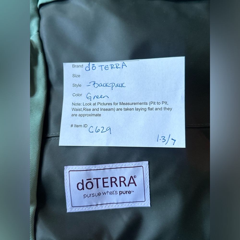 doTERRA Green and Black PURUSE‎ convention  Backpack - Picture 6 of 7